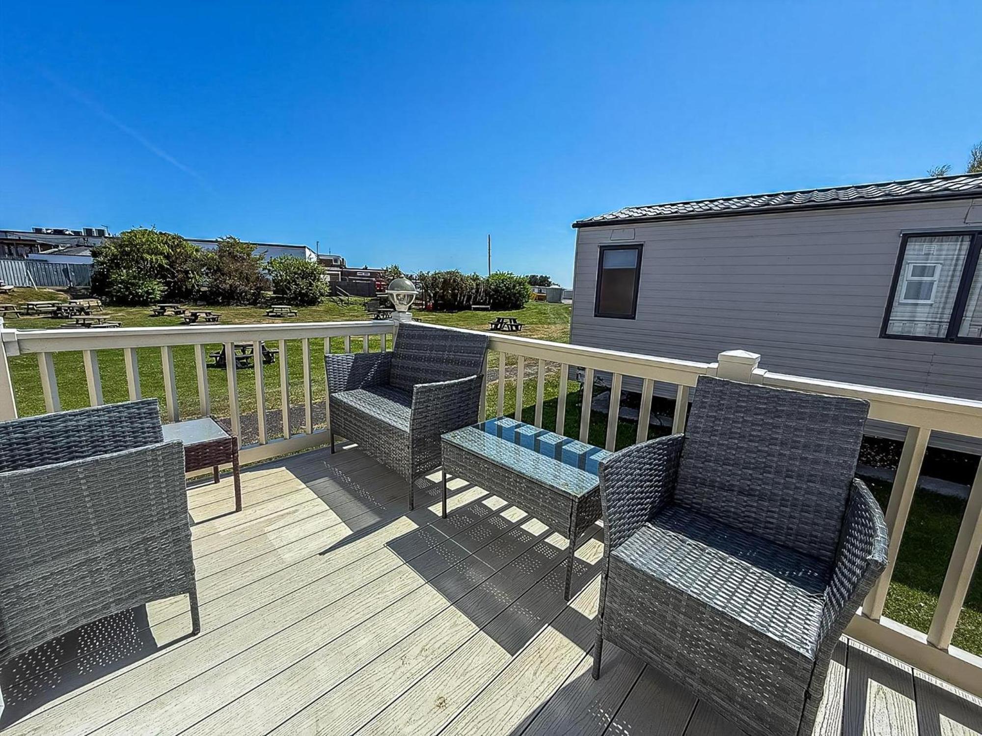 Superb Caravan By The Seaside In Kessingland, Suffolk Ref 90040Sg Benacre Exterior foto